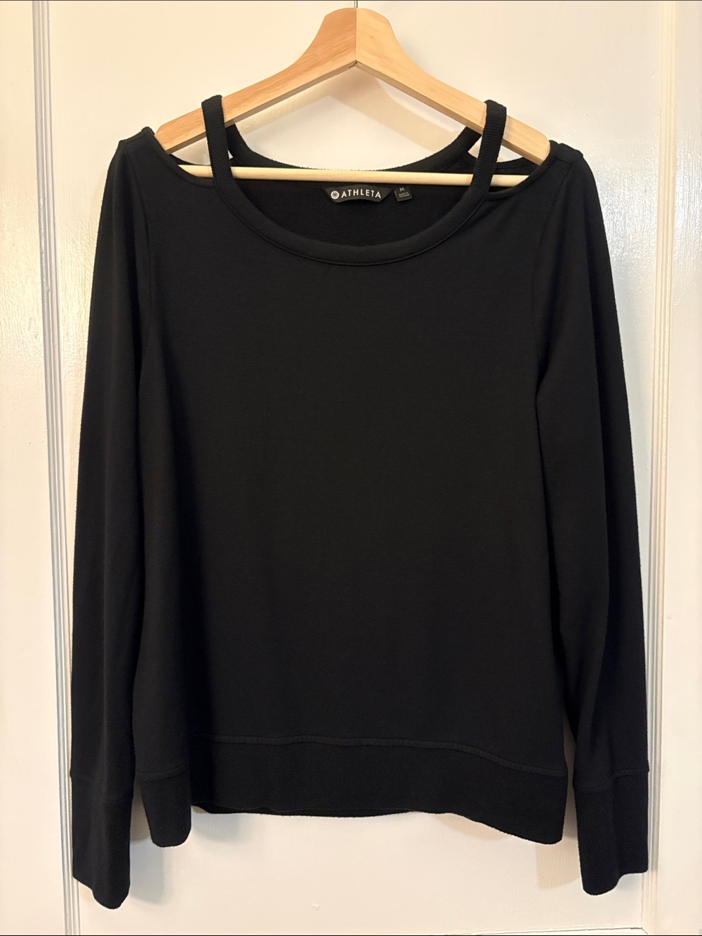 Athleta Black Nirvana Cutout Neck Pullover Sweatshirt Sz Medium